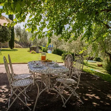 Villa Sleeps 6 *